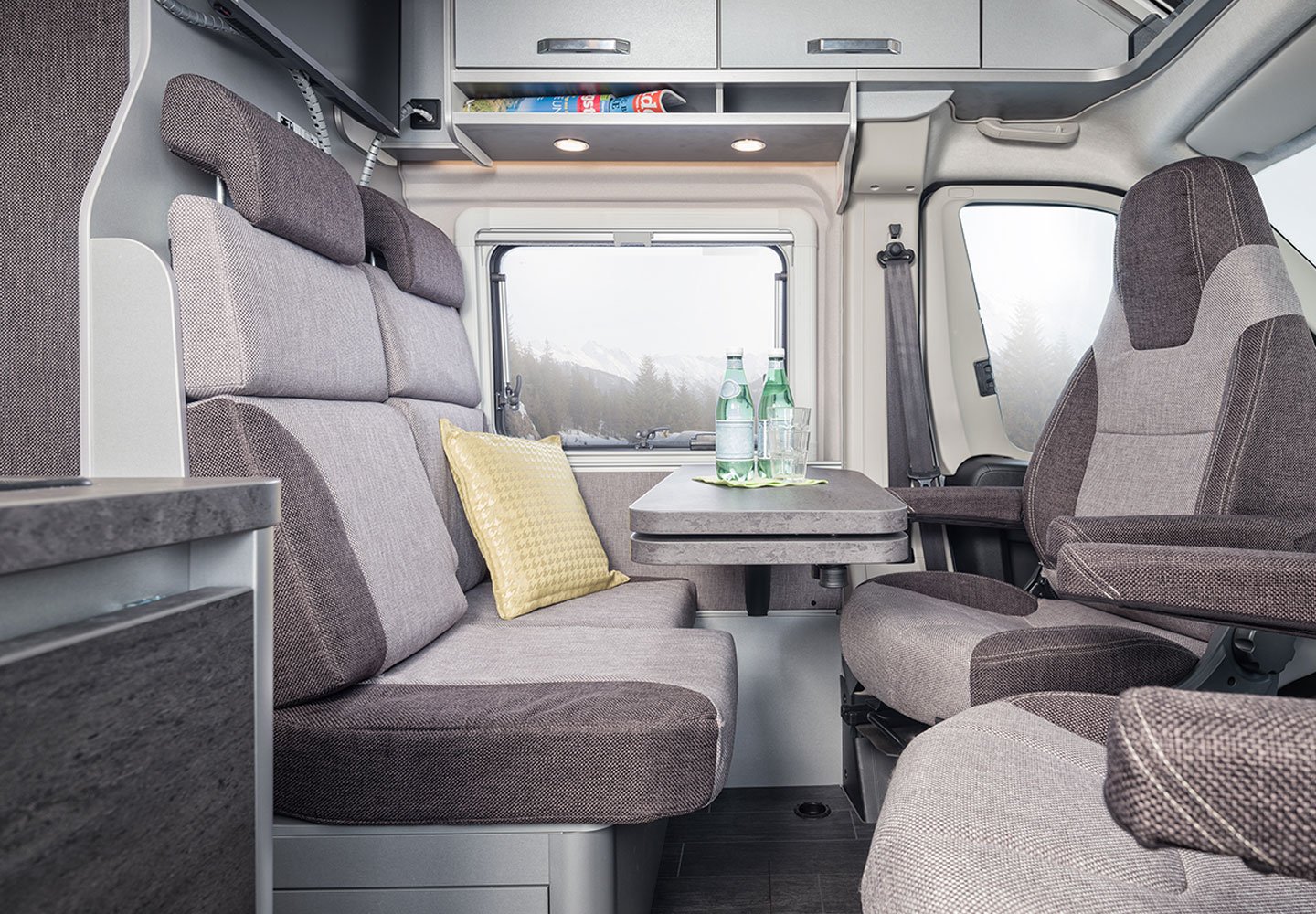 Verstellbare Rückenlehne und teilbare Rücksitzbank im WEINSBERG Camper Van
